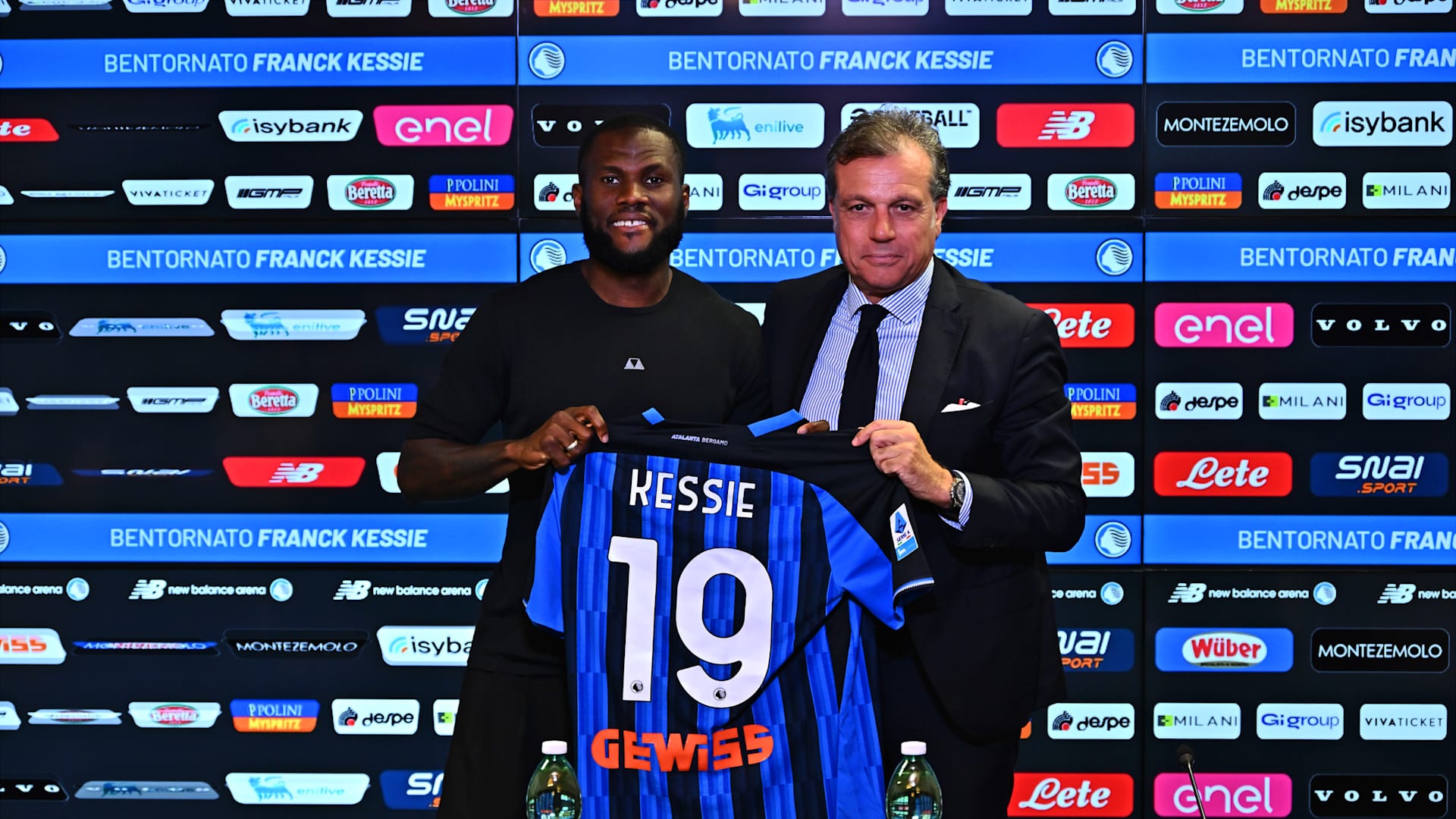 La presentazione ufficiale di Franck Kessie